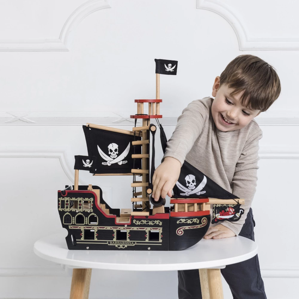 Le Toy Van Barbarossa Pirate Ship 5 Le Toy Van Barbarossa Pirate Ship - Image 3